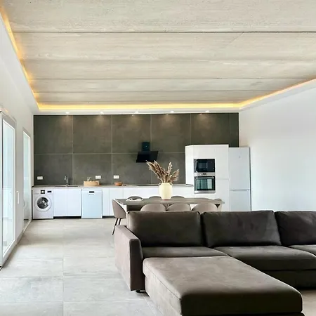 Canaryislandshost I Calma * Teguise (Lanzarote)