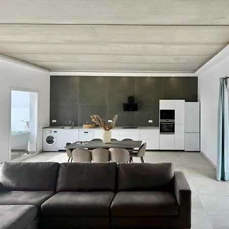 Canaryislandshost I Calma * Teguise (Lanzarote)